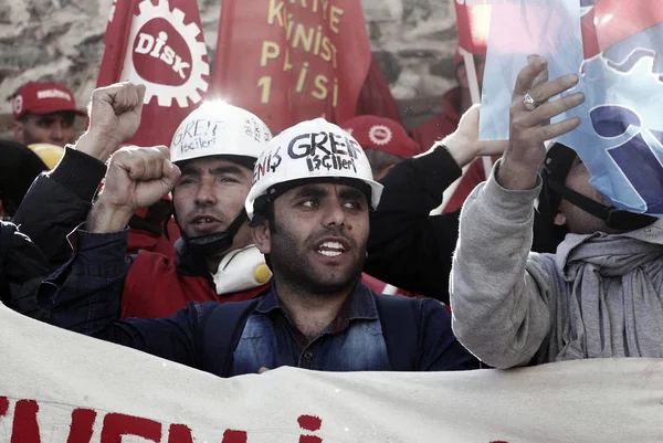 TURQUIE, Istanbul : La police turque a utilisé des canons à eau et des gaz lacrymogènes — Photo