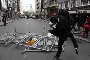 Türkiye, İstanbul: Türk polisi su kanonu ve göz yaşartıcı gaz kullandı