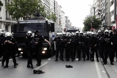 Türkiye, İstanbul: Türk polisi su kanonu ve göz yaşartıcı gaz kullandı