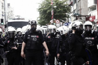 Türkiye, İstanbul: Türk polisi su kanonu ve göz yaşartıcı gaz kullandı
