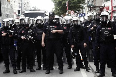 Türkiye, İstanbul: Türk polisi su kanonu ve göz yaşartıcı gaz kullandı