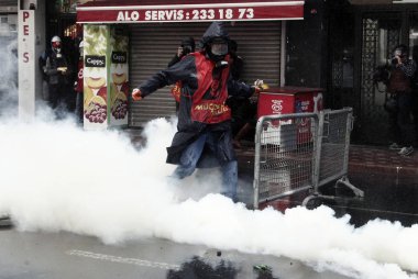 Türkiye, İstanbul: Türk polisi su kanonu ve göz yaşartıcı gaz kullandı