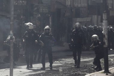 Türkiye, İstanbul: Türk polisi su kanonu ve göz yaşartıcı gaz kullandı
