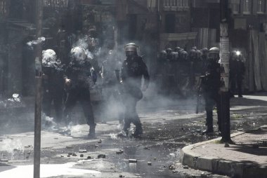 Türkiye, İstanbul: Türk polisi su kanonu ve göz yaşartıcı gaz kullandı