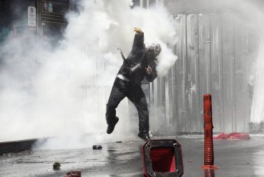 Türkiye, İstanbul: Türk polisi su kanonu ve göz yaşartıcı gaz kullandı