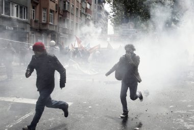 Türkiye, İstanbul: Türk polisi su kanonu ve göz yaşartıcı gaz kullandı