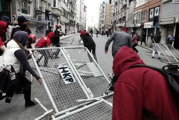 TURQUÍA, Estambul: La policía turca utilizó cañones de agua y gases lacrimógenos —  Fotos de Stock