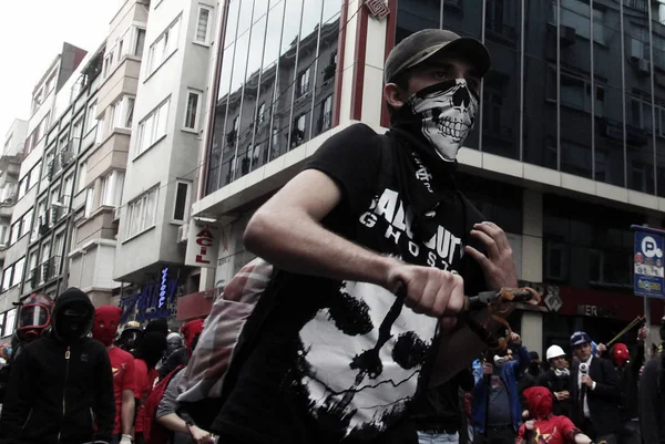 Türkiye, İstanbul: Türk polisi su kanonu ve göz yaşartıcı gaz kullandı