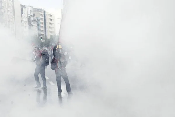 TURQUIA, Istambul: Polícia turca usou canhão de água e gás lacrimogêneo t — Fotografia de Stock