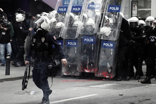 Turkije, Istanboel: Turkse politie gebruikte water Canon en scheur gas t — Stockfoto