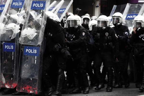 Turkiet, Istanbul: turkiska polisen används vattenkanon och tårgas t — Stockfoto