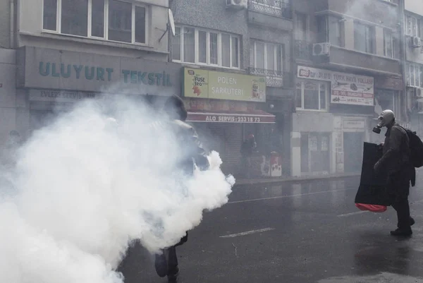 Turkiet, Istanbul: turkiska polisen används vattenkanon och tårgas t — Stockfoto