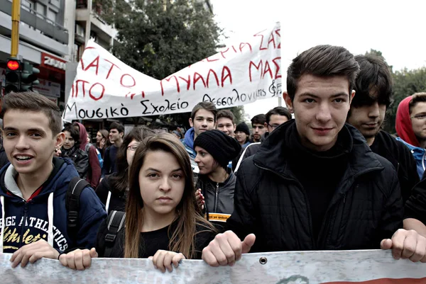 Estudiantes Marchan Durante Una Protesta Contra Política Educativa Tesalónica Grecia — Foto de Stock