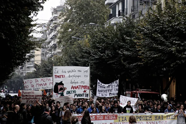 Studenten Maart Tijdens Een Protest Tegen Het Onderwijsbeleid Thessaloniki Griekenland — Stockfoto