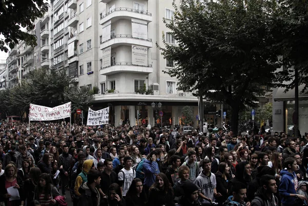 Des Étudiants Défilent Lors Une Manifestation Contre Politique Éducative Thessalonique — Photo