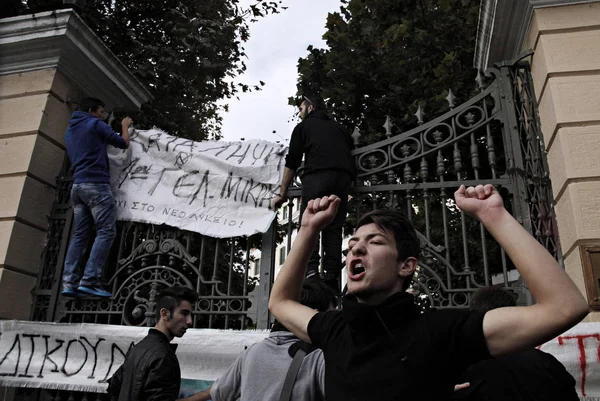 Estudiantes Marchan Durante Una Protesta Contra Política Educativa Tesalónica Grecia —  Fotos de Stock