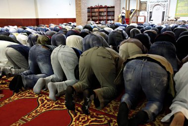 Müslümanlar Ramazan Bayramı kutlamaları sırasında dua, Atina'da Kurban Bayramı, Ekim'de Yunanistan 4 2014