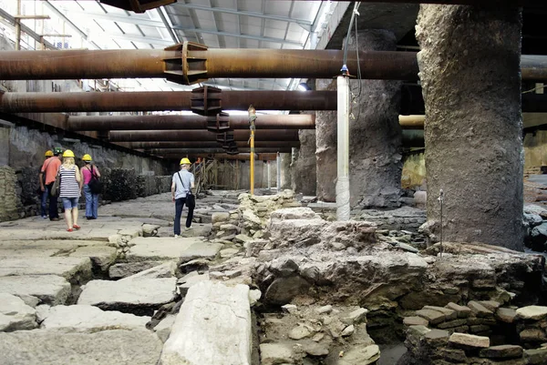 Archeologové Zaměstnanci Městské Stavební Společnosti Prezentovat Veřejnosti Starověké Zříceniny Severním — Stock fotografie