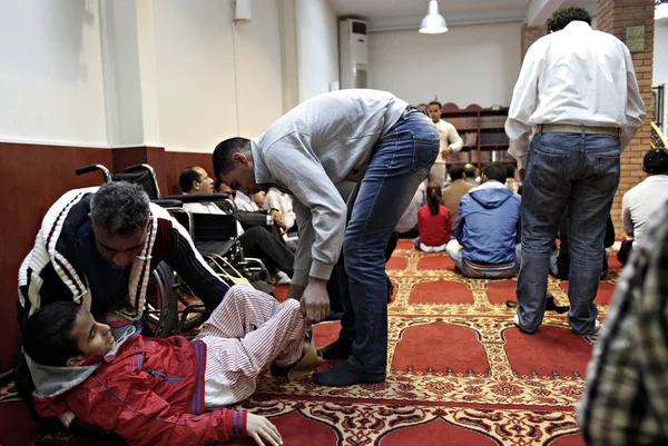 Muslimové Modlí Během Oslav Fitr Hostiny Oběti Athénách Řecku 2014 — Stock fotografie