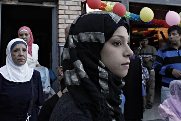 Muslimové Modlí Během Oslav Fitr Hostiny Oběti Athénách Řecku 2014 — Stock fotografie