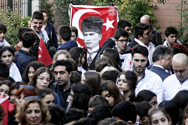 Människor Deltar Åminnelse Ceremoni Museum Grundare Republiken Turkiet Mustafa Kemal — Stockfoto