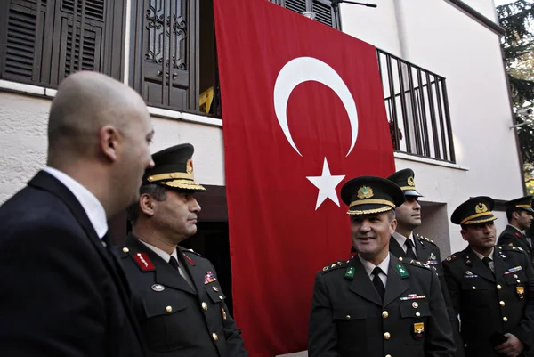 Människor Deltar Åminnelse Ceremoni Museum Grundare Republiken Turkiet Mustafa Kemal — Stockfoto