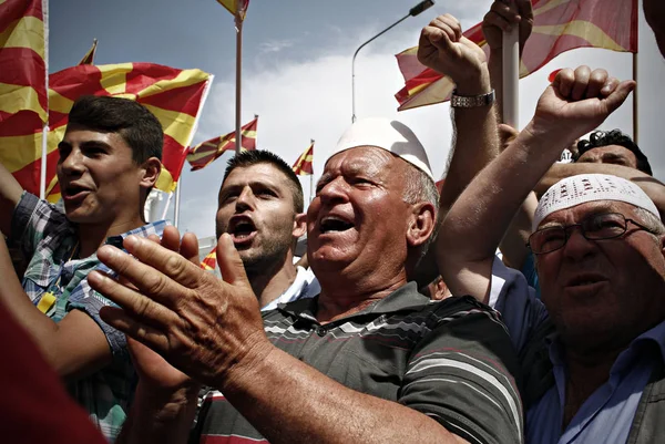 Manifestants Tenant Drapeau Macédonien Des Banderoles Lors Une Manifestation Contre — Photo