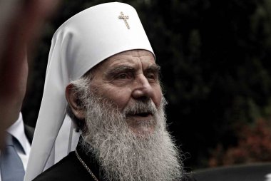 Sırp Ortodoks Kilisesi Patriği Irinej Selanik Zeitenlik Sırp askeri mezarlığında I. Dünya Savaşı kurbanları için anma töreni hizmet etmek için geldi, Ekim 18, 2014