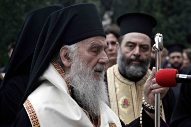 Sırp Ortodoks Kilisesi Patriği Irinej Selanik Zeitenlik Sırp askeri mezarlığında I. Dünya Savaşı kurbanları için anma töreni hizmet etmek için geldi, Ekim 18, 2014