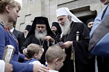 Sırp Ortodoks Kilisesi Patriği Irinej Selanik Zeitenlik Sırp askeri mezarlığında I. Dünya Savaşı kurbanları için anma töreni hizmet etmek için geldi, Ekim 18, 2014