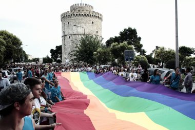 Katılımcılar Selanik'te Gay Pride geçit töreni sırasında yürüyüş, Yunanistan Haziran'da 21, 2014
