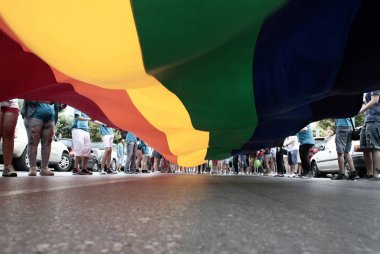 Katılımcılar Selanik'te Gay Pride geçit töreni sırasında yürüyüş, Yunanistan Haziran'da 21, 2014