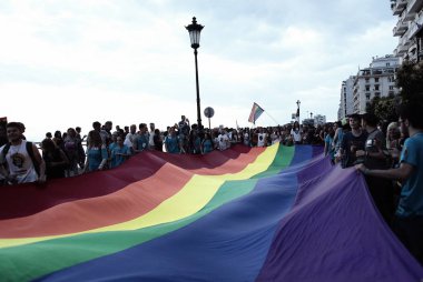 Katılımcılar Selanik'te Gay Pride geçit töreni sırasında yürüyüş, Yunanistan Haziran'da 21, 2014