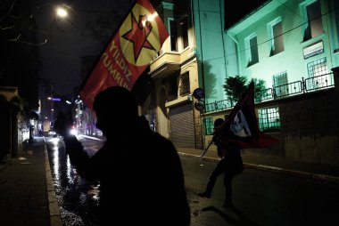 İstanbul'da hükümet karşıtı bir protesto sırasında polis ve göstericiler çatıştı, Türkiye Şubat 22, 2014.