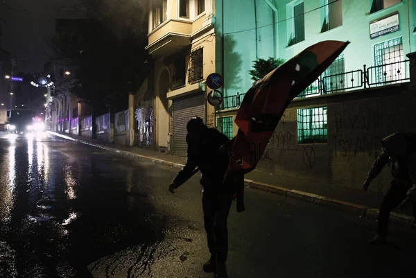 トルコのイスタンブールで反政府デモ中に警察とデモ隊が衝突 2014 — ストック写真