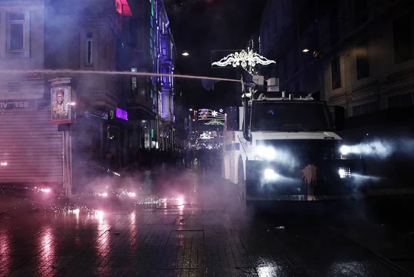 Αστυνομία Και Διαδηλωτές Συγκρούστηκαν Κατά Διάρκεια Αντικυβερνητικής Διαμαρτυρίας Στην Ιστανμπούλ — Φωτογραφία Αρχείου