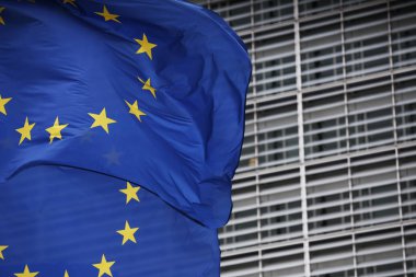 Avrupa bayrakları Brüksel'deki Ab genel merkezinin önünde rüzgarda esecek, Belçika 10 Temmuz 2018
