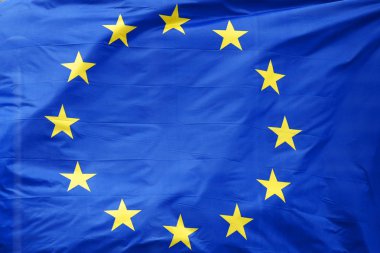 Brüksel, Belçika. 7 Mart 2019. Avrupa bayrakları Avrupa genel merkezi nin önünde rüzgarda esme de oldu.