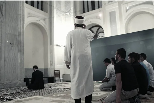 Μουσουλμάνοι Προσεύχονται Κατά Διάρκεια Του Εορτασμού Του Ιντ Φιτρ Της — Φωτογραφία Αρχείου