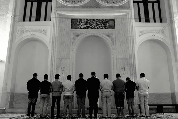 Muzulmánok Imádkoznak Alatt Ünnepe Eid Fitr Ünnep Áldozat Thesszalonikiben Görögországban — Stock Fotó