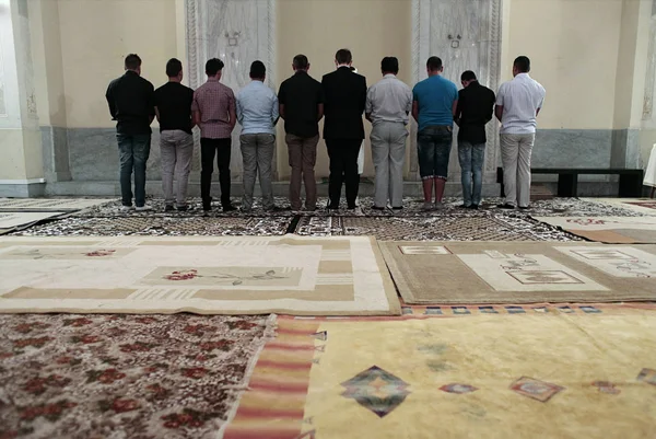 Umat Muslim Berdoa Selama Perayaan Idul Fitri Perayaan Pengorbanan Thessaloniki — Stok Foto