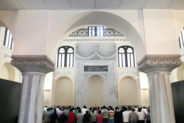 Muçulmanos Rezam Durante Celebração Eid Fitr Festa Sacrifício Tessalônica Grécia — Fotografia de Stock