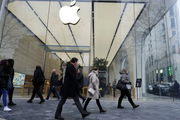 Personas Fuera Apple Store Bruselas Bélgica Marzo 2019 —  Fotos de Stock