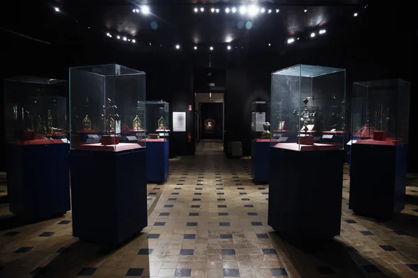 Visitantes Hacen Una Visita Guiada Museo Arte Historia Bruselas Bélgica — Foto de Stock