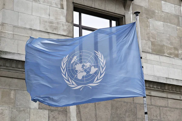 Βρυξέλλες Βέλγιο Ιουλίου 2018 Σημαία Των Ηνωμένων Εθνών Που Κυματίζει — Φωτογραφία Αρχείου