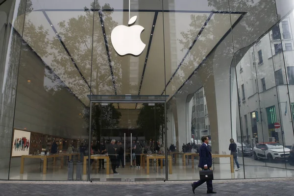 Personas Fuera Apple Store Bruselas Bélgica Septiembre 2018 —  Fotos de Stock