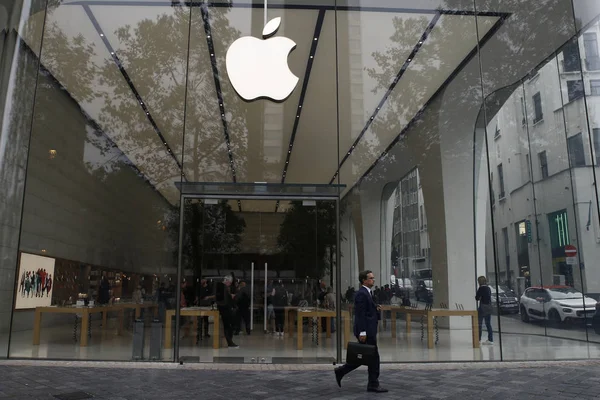 Personas Fuera Apple Store Bruselas Bélgica Septiembre 2018 —  Fotos de Stock