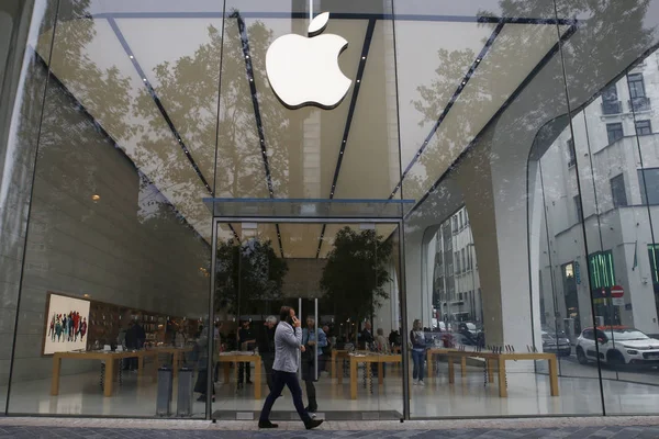 Personas Fuera Apple Store Bruselas Bélgica Septiembre 2018 —  Fotos de Stock