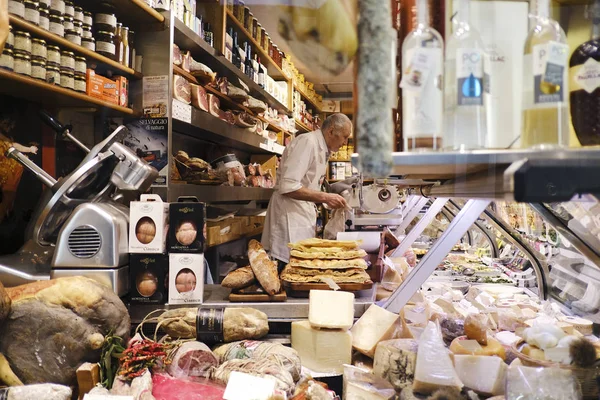 Dipendente Nel Negozio Gastronomia Roma Italia Aprile 2019 — Foto Stock