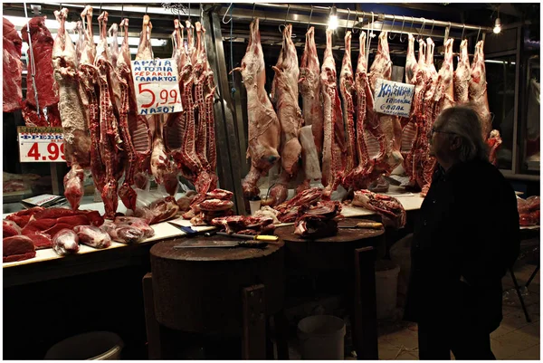 Carniceros Consumidores Dentro Mercado Público Atenas Grecia Diciembre 2014 — Foto de Stock